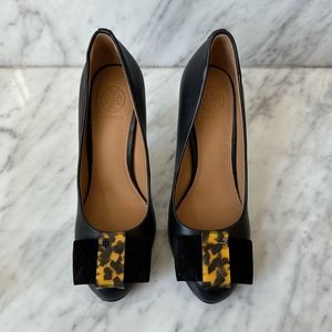 Tory Burch - Chase Pump Black size 6 (NWOT)